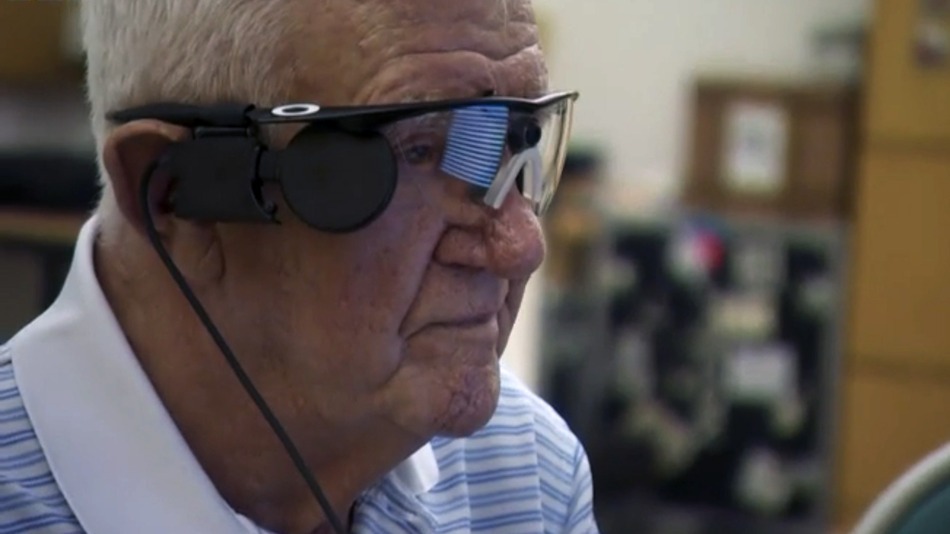 ایمپلنت چشم بیونیک به مرد 80 ساله بخشی از بینایی اش را برمی گرداند