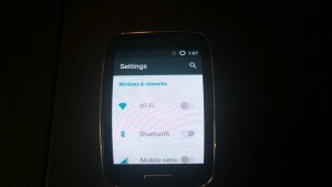 یک توسعه دهنده و عضو ارشد در انجمن توسعه دهندگان XDA، به نام biktor_gj، قادر به نصب و بوت موفق کامل از سیستم عامل اندروید لالی پاپ در Gear S شده است. این فرآیند شامل روت کردن، بازیابی سفارشی شده ی نصب (TWRP) و همچنین هسته سفارشی، و سپس نصب CyanogenMod 12.1 بر روی دستگاه می باشد.