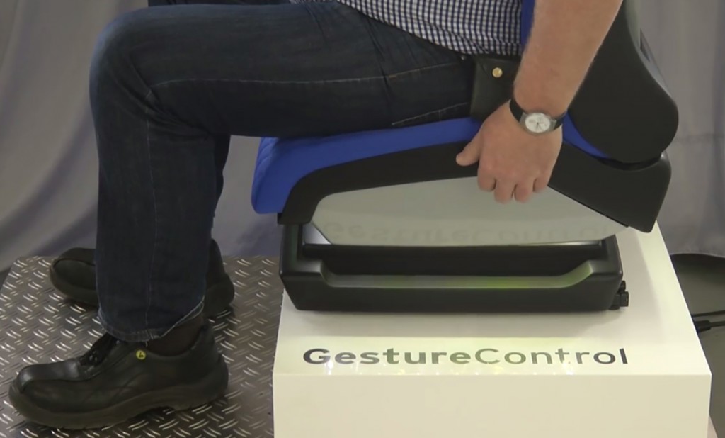 تکنولوژی حرکت (gesture) برای تنظیم صندلی ماشین. هم اکنون به لطف تلاش محققان در موسسه ی فرانهوفر برای Silicate Research ISC، راه حل بهتری برای تنظیم صندلی ماشین ارائه شده است.