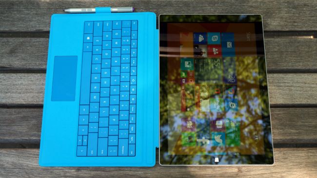 بهترین لپ تاپ 2-در-1: Microsoft Surface Pro 3  سی پی یو: 1.9 گیگاهرتز اینتل Core i5-4300U | گرافیک: اینتل HD Graphics 4400 | رم: 8 گیگابایت | صفحه نمایش: 12 اینچ، چند لمسی (multi-touch) با رزولوشن 2160 x 1440 | حافظه ذخیره سازی: 256 گیگابایت SSD، 1 ترابایت HDD | قابلیت اتصال: وای فای 802.11ac، بلوتوث 4.0 | دوربین: 2 عدد وب کم 5 مگاپیکسلی | وزن: 0.8 کیلوگرم | ابعاد: 7.93 x 11.5 x 0.36 اینچ