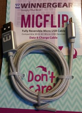 نگاه نزدیک به کابل دو طرفه ی MicFlip: این کابل برای همه ی کابل های میکرو یو اس بی استاندارد می باشد