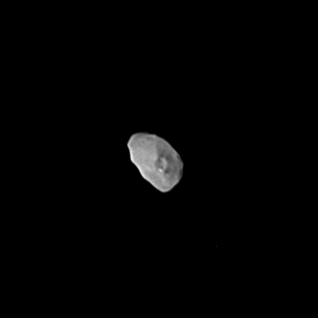 نیکس (Nix)، یکی از چهار قمر کوچک پلوتون، شبیه به یک سرامیک شکسته یخی می باشد که در فضا شناور است.