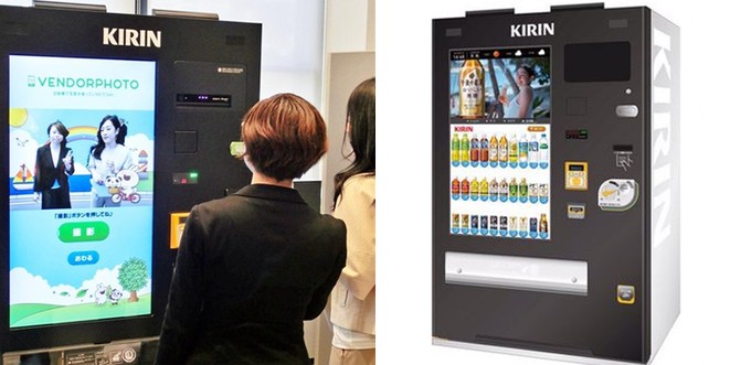 یک دستگاه فروش اتوماتیک در ژاپن عکس سلفی می گیرد