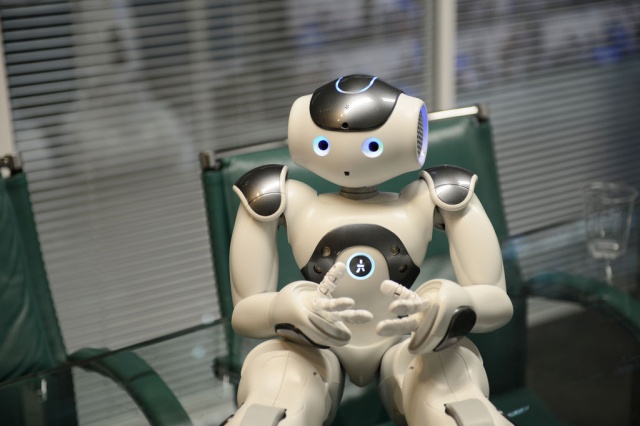 اقتصاد دان های بزرگ می گویند روبات ها می توانند در 50 درصد از مشاغل جایگزین شوند