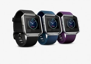 دستگاه پوشیدنی دیگری که ورایزون راه اندازی می کند، فیت بیت بلیز (Fitbit Blaze) است که در نمایشگاه CES 2016 معرفی شد.