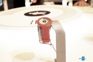 Withings Go یک پوشیدنی ساده است که راه رفتن، دویدن و دیگر فعالیت های شما را دنبال می کند