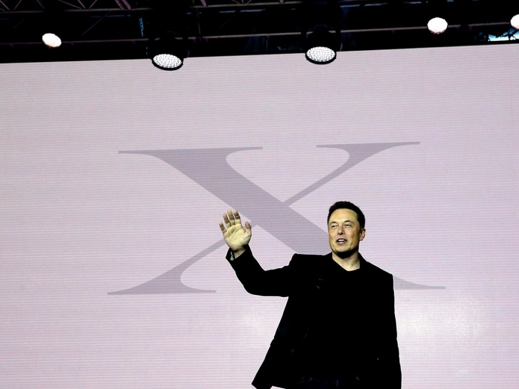 مؤسس پی پال و تسلا موتورز و بنیانگذار اسپیس ایکس، در سال 2012 در سن 41 سالگی به اولین درآمد میلیاردی خود رسیده است.