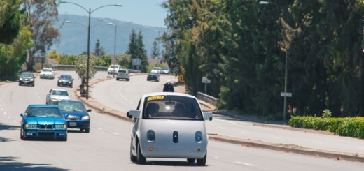 گوگل با استفاده از مراکز داده ی غول پیکر خود به شبیه سازی 3 میلیون مایل رانندگی خودمختار در روز پرداخته است، این شرکت در گزارش ماهانه وضعیت رانندگی خودار آن را نشان داد.
