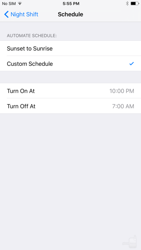 فعال کردن نایت شیفت به صورت دستی خوب است، اما اگر به صورت خودکار تنظیم شود، قطعا در دراز مدت کاربر پسند تر خواهد بود. برای این کار، روی بخش " Scheduled" تپ بزنید و " Sunset to Sunrise" را انتخاب کنید، در این صورت iOS این ویژگی را برای شما فعال یا غیر فعال می کند.