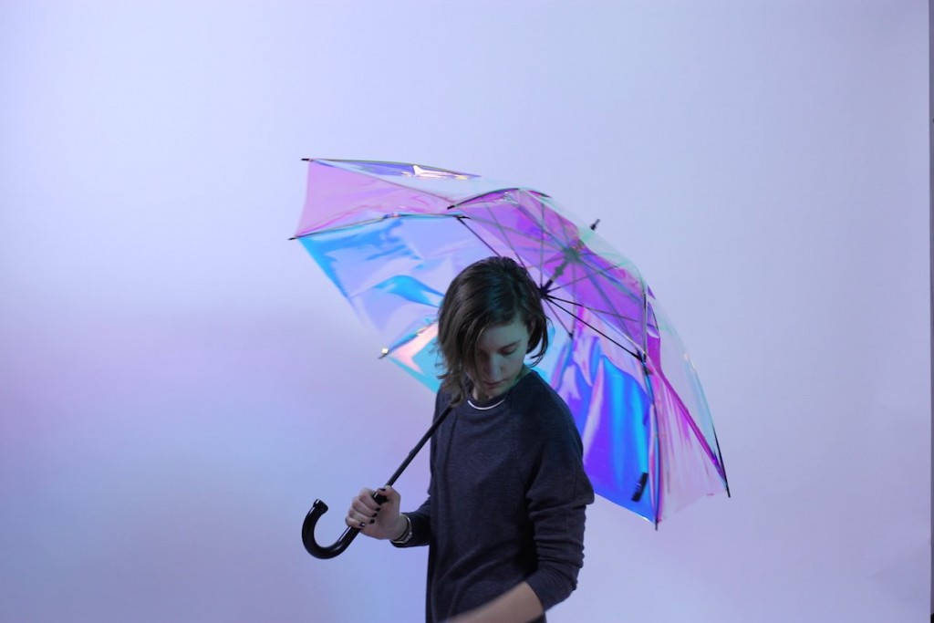  اولین چتر هوشمند جهان ایجاد شد، این چتر می تواند از وقوع احتمالی بارش باران و برف خبر دهد.