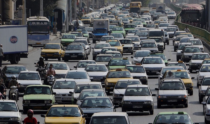 ایران در بازار بزرگ جهانی فروش خودرو در سال میلادی 2015، در رده ی سیزدهم قرار گرفته است. 