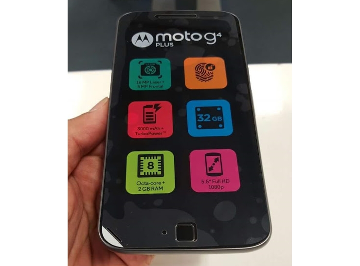 در تصویر دیگری که از این دستگاه به بیرون درز کرده نام موتو جی ۴ پلاس در قسمت بالای محافظ صفحه نمایش که این گوشی هوشمند را پوشانده، نشان داده شده است.