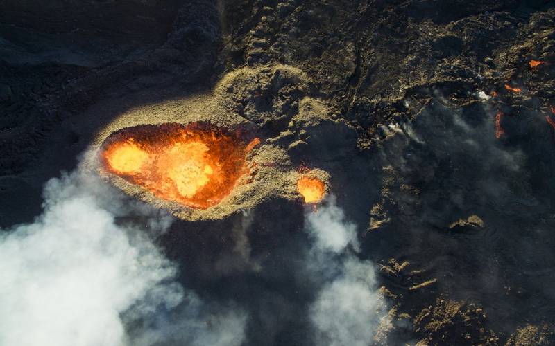 مقام سوم در دسته ی طبیعت و حیات وحش: آتشفشان Piton de la fournaise؛ این تصویر توسط جاناتان پایت به ثبت رسیده است.