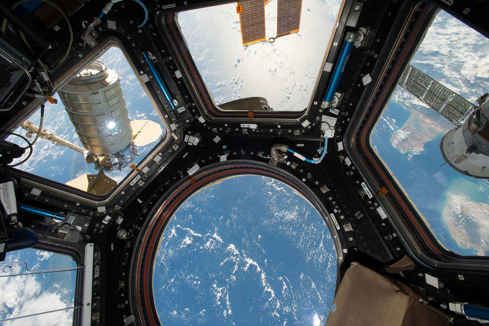 نمای بسته فضاپیمای فضایی سایگنوس (Cygnus)