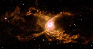 شکار شوک مافوق صوت عنکبوت سحابی سرخ توسط تلسکوپ فضایی هابل