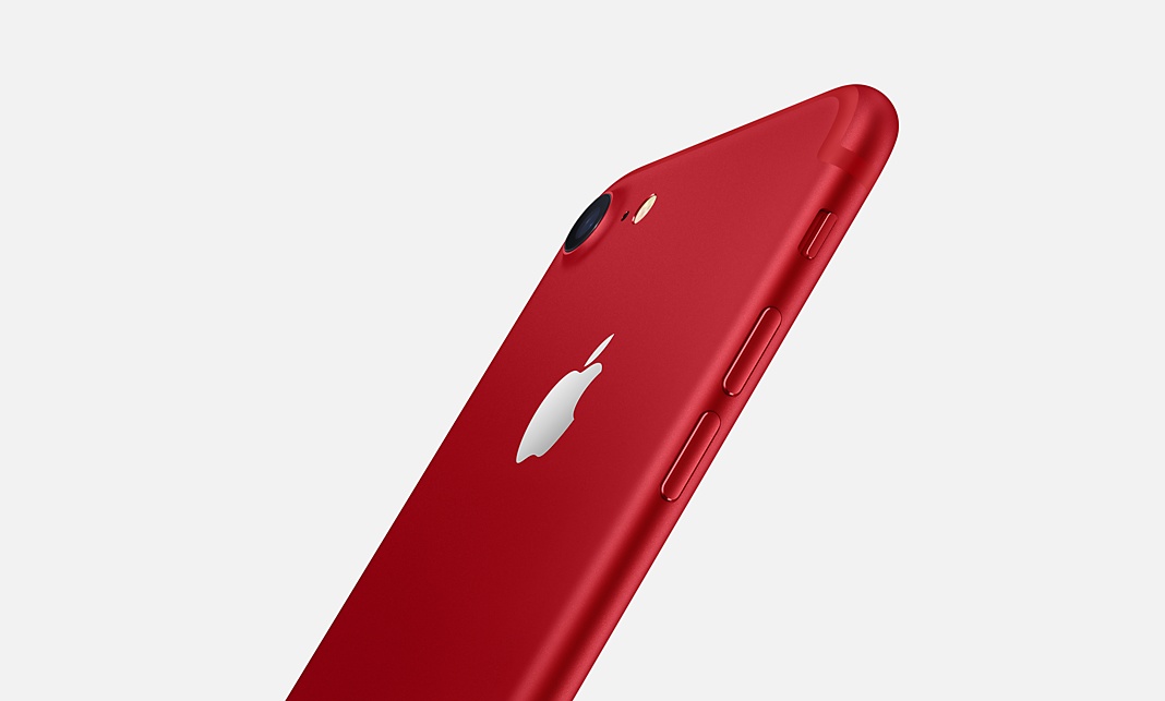 شرکت اپل به صورت رسمی از آیفون 7 و آیفون 7 پلاس با رنگ قرمز رونمایی کرده است. این گوشی‌های در جهت اگاه سازی مردم با بیماری ایدز طراحی شده‎اند.