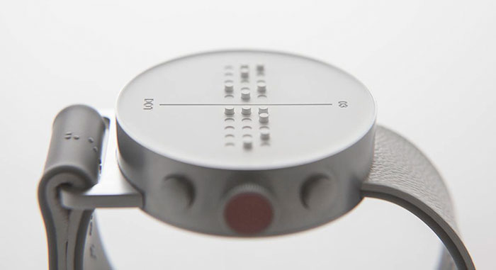 توسعه دهنده‌ی اهل کشور کره جنوبی اولین ساعت هوشمند نابینایان را توسعه داده است. ساعت هوشمند Dot اولین ساعت هوشمند نابینایان با امکان ارسال پیام است