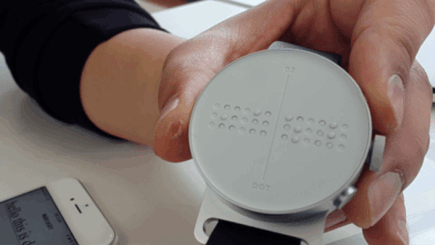 ساعت هوشمند ساخته شده برای نابینایان با امکان پیام‌رسانی