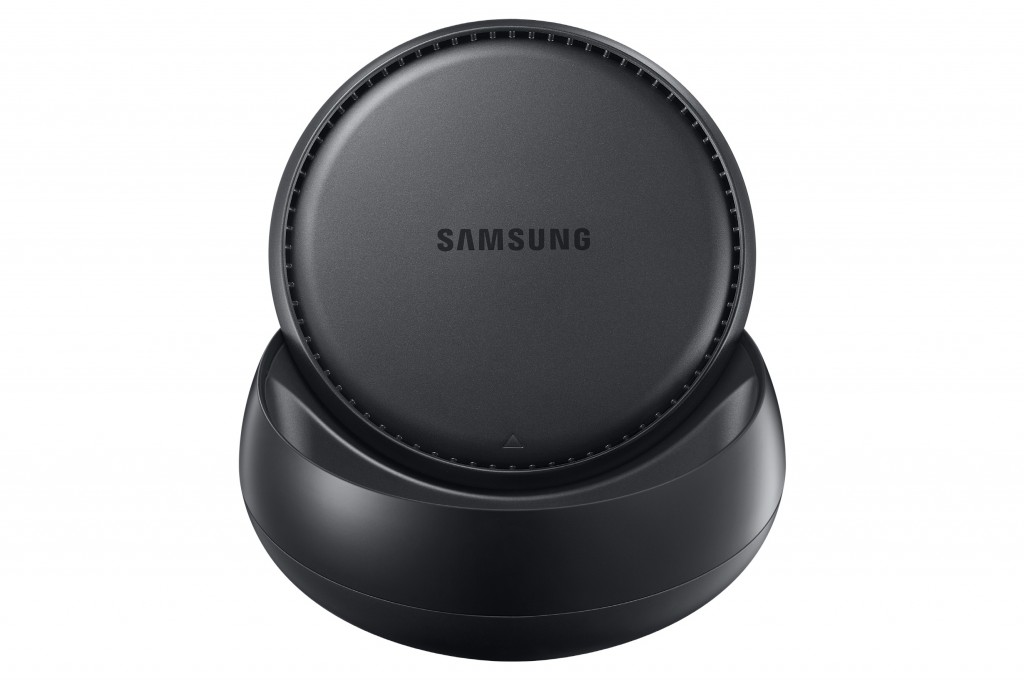 شرکت سامسونگ از داک داک Samsung DeX به عنوان یک رابط بین گوشی گلکسی S8 و گلکسی S8 پلاس با یک سیستم دسکتاپ رونمایی کرده است.