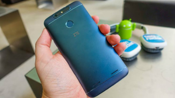 شرکت چینی ZTE در جریان نمایشگاه MWC 2017 از دو گوشی هوشمند میان‌رده جدید از سری بلید V8 رونمایی کرده است. موبایل‌های جدید ZTE زیبا و نسبتا قدرتمند هستند.