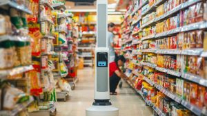 اینتل یک ربات بلند بالا را معرفی کرد که در بین قفسه های فروشگاه ها حرکت کرده و فهرست موجودی ها را به روز می کند.