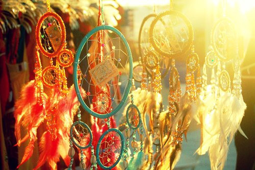 پزشکان این فرد گزارش داده اند، در طول یک ماه پرتو درمانی، او در خواب های رنگی خود همه چیز را رنگی دیده است، از معادلات سه بعدی تا یک جدول زمانی رنگی خودروهایی که صاحبشان بوده و ماهی های مختلفی که در طول زندگی صید کرده بود