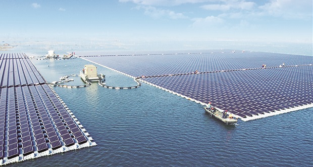 این نیروگاه ۴۰ مگاواتی که دارای ۱۶۰ هزار پنل خورشیدی است، روی دریاچه‌ای در استان آنهویی چین ساخته شده است. در این ناحیه پیش از این معدن زغال‌سنگی وجود داشت که به‌تازگی تعطیل شده است. این بخشی از تلاش پکن برای کاهش وابستگی به سوخت‌های فسیلی است که این کشور را به یکی از بزرگ‌ترین تولیدکننده‌های گازهای گلخانه‌ای تبدیل کرده است