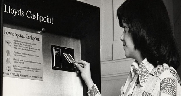 پنجاه‌ سالگی دستگاه خودپرداز: “سوراخی در دیوار” که جهان را دگرگون کرد