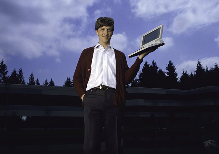 1. بیل گیتس اولین برنامه ی نرم افزاری خود را در سن 13 سالگی طراحی کرد.