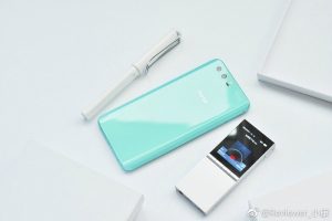 تصاویری از گوشی هوآوی آنر ۹ که چند ماه قبل معرفی شده، در یک رنگ جدید جالب به نام Robin Blue در وب سایت ویبو منتشر شده که واقعا زیبا به نظر می رسند.