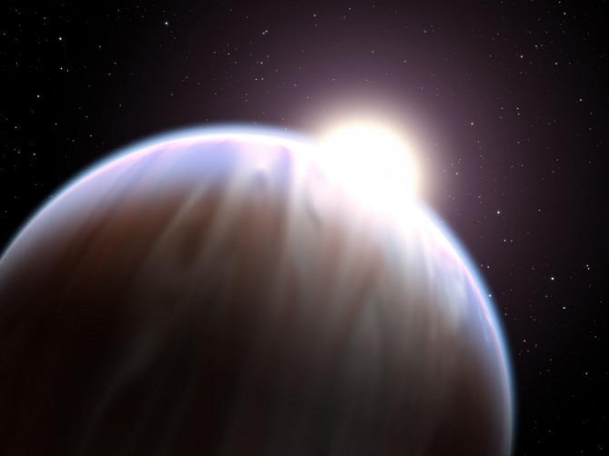 سیاره WASP-121b متعلق به دسته‌ای از سیارات فراخورشیدی است که به مشتری‌های داغ موسوم‌اند. مشتری‌های داغ سیارات بسیار داغ و بزرگی در خارج از منظومه شمسی هستند که معمولا به سبب فاصله کم به ستاره میزبان خود دارای دمای سطح بسیار بالایی هستند