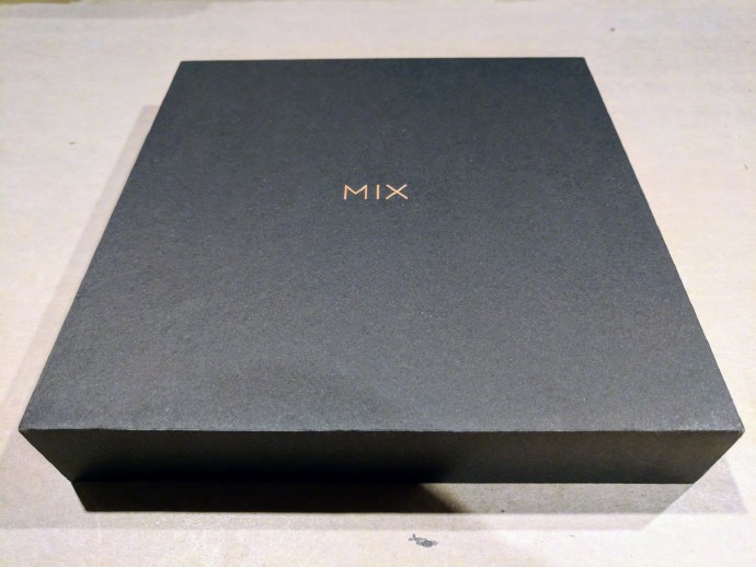 هوگو بارا قبل از رونمایی رسمی از شیائومی می میکس 2 یک دستگاه از این مدل را دریافت کرد