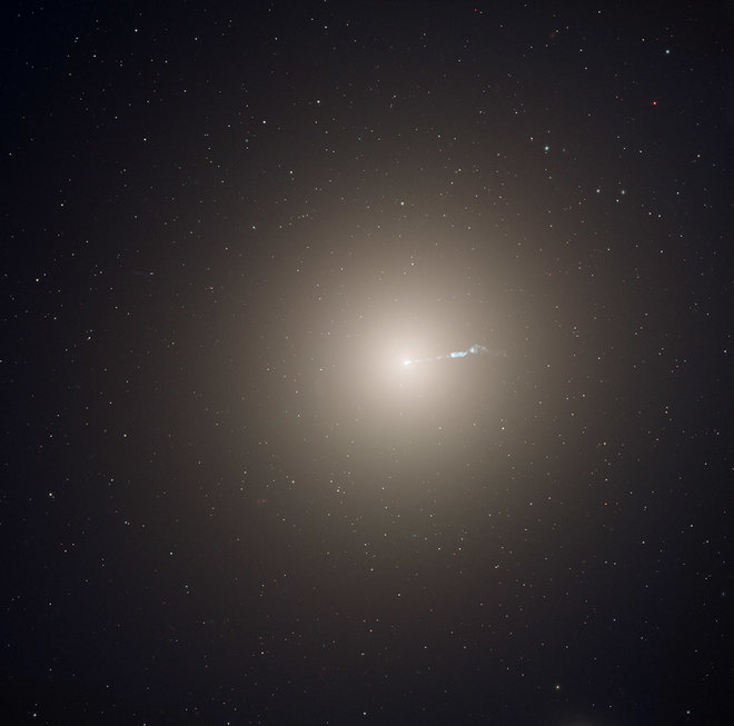 M87 در خوشه ویرگو