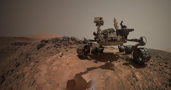 مریخ نورد کنجکاوی (Curiosity)، کاوشگر شش چرخه ناسا، ۲۶ نوامبر ۲۰۱۱ سایت کیپ کاروانال کالیفرنیا در سیاره زمین را ترک کرد و هشت ماه بعد به دهانه گیل کوه ائولیس یا کوه شارپ در سیاره مریخ رسید
