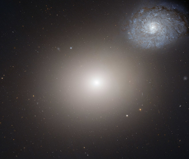 کهکشان M60