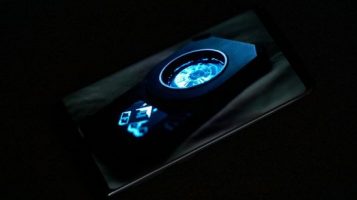 نمایشگر گلکسی اس 9 نسبت کنتراست بسیار خوبی را ارائه میکند.