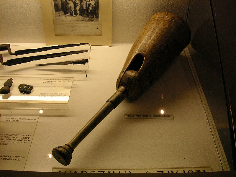 پای مصنوعی ژوزف سینوسکی، ژنرال لهستانی. در اواخر قرن، بیش‌تر اندام‌های از چوب، چرم و برخی فلزات ساخته می‌شدند