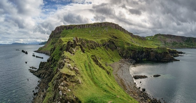 کشف ردپای دایناسور ۱۷۰ میلیون ساله در جزیره‌ای در اسکاتلند