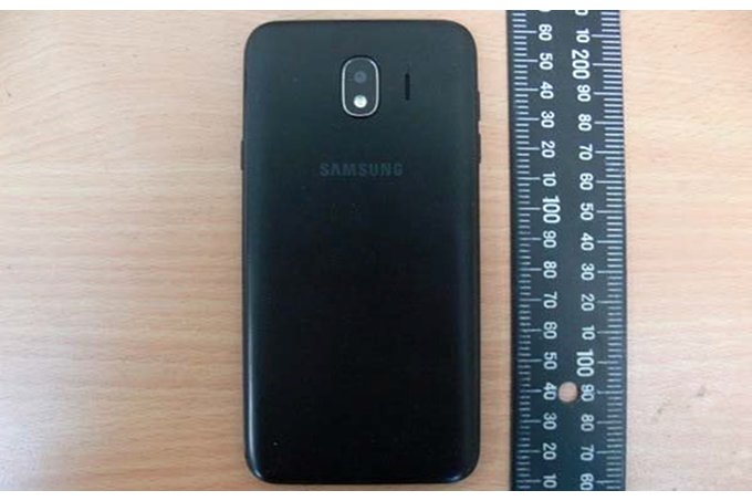 تصاویر جدیدی از سامسونگ گلکسی جی 4 (Galaxy J4) منتشر شده است؛ این موبایل هوشمند به‌تازگی تاییدیه‌ی NCC را دریافت کرد.