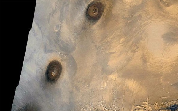 فلات آتشفشانی تارسیس در مریخ