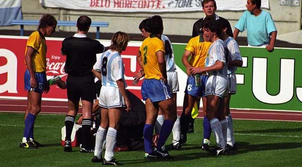 ۱. آرژانتینی‌ها در آب بازیکنان برزیل قرص خواب‌آور ریختند