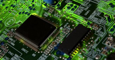 اجزای تشکیل دهنده‌ی تابلو برق، دوربین مداربسته، بردهای الکترونیکی و ECU
