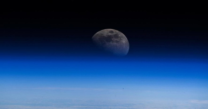ناسا وجود آب در ماه را تایید کرد ؛ اولین قدم برای سکونت در قمر زمین