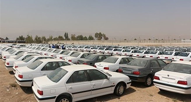 احتکار 1900 خودرو در انبار شیراز به بهانه نبود قطعات