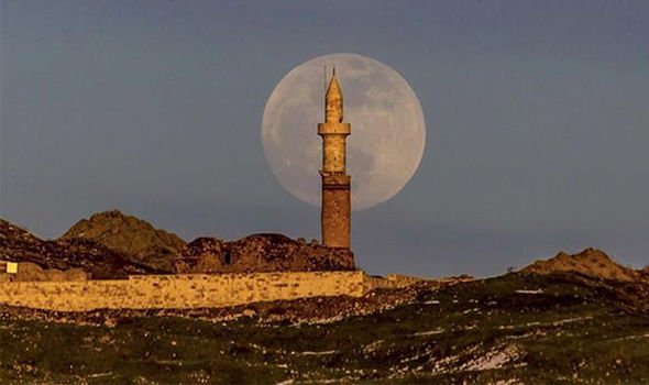 تصویر ماه در ترکیه قبل از آغاز ماه گرفتگی