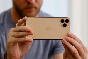 بهترین گوشی از هر نظر: آیفون 11 پرو (iPhone 11 Pro)