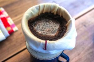 طرز تهیه قهوه با دستمال
