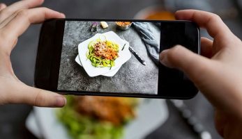 از برندها و اینفلوئنسرها کمک بگیرید