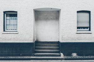 دلیل 1: فعالیت‌هایی مانند فالو، دایرکت، لایک و کامنت بیش از حد
