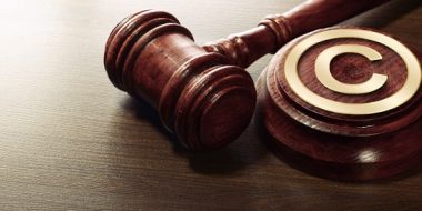 دلیل 3: نقض حق کپی رایت